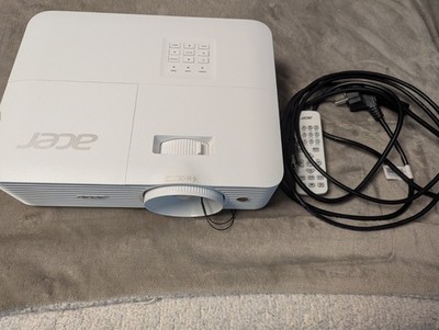 Acer H6555 Full HD Beamer 5200 Ansilumen erst 62 Stunden gelaufen neuwertig