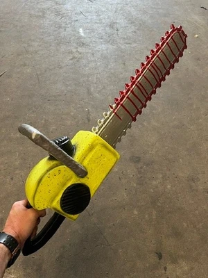 RUBBER JOHNNIES TM Bloody Chainsaw Movie Prop Sounds & Noise Texas Halloween Full Size 60cm 3xAAA
