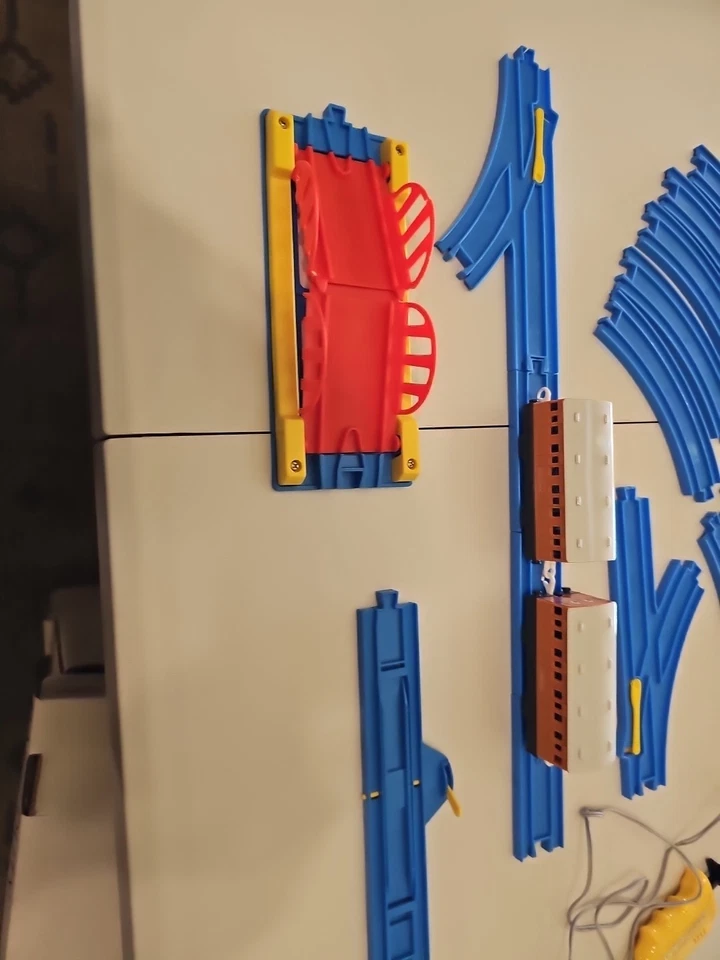 Thomas & Friends Thomas at the Station Set Tomy 2001 Battery Train Motor Tested - Image 2 of 4