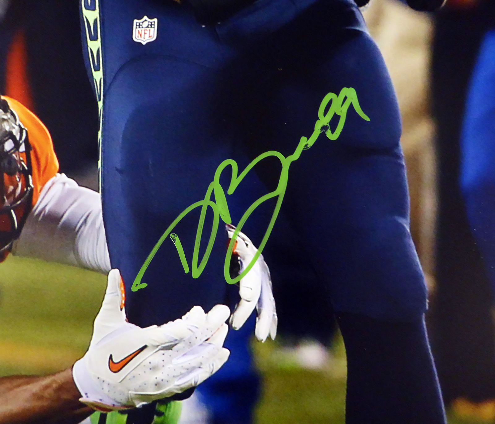Doug Baldwin Autographed 16x20 Photo Seahawks SB XLVIII (Smudged) MCS Holo 24208 - Picture 2 of 3