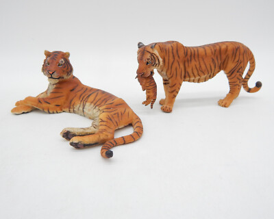 Papo 50118 Tigerin mit Jungem & liegende Tigerin - ca. 13 cm