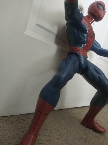 Spider-Man 16" Action Figure 2012 - Eyes Light Up And Web Shooting Sound Effect - Picture 6 of 9