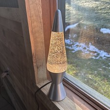Motion And Glitter 15 Inch Silver Lava Lamp Model 2000