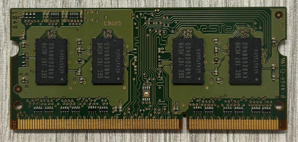 RAM SO-DIMM DDR3 Samsung 2GB PC10600 M471B5773DH0-CH9 - Immagine 2 di 4