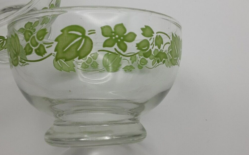 Set of 2 Vintage Pyrex Green Gooseberry Sherbert/Ice Cream Bowl and Plates - Picture 6 of 10