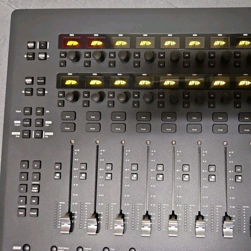 Avid S3 control surface - Picture 2 of 6
