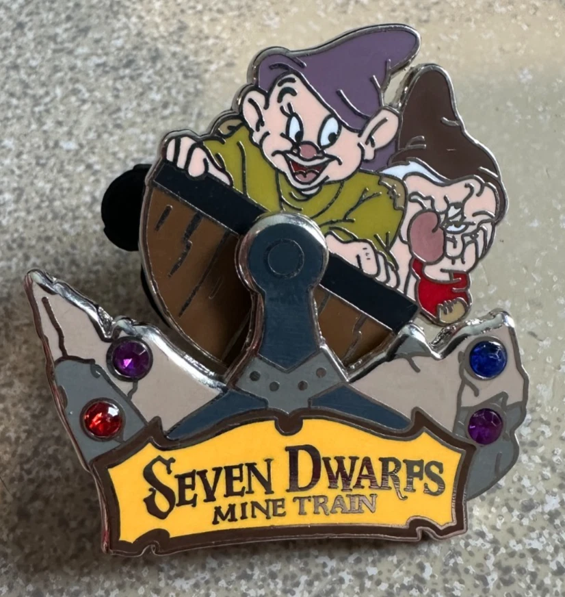 DISNEY PIN SNOW WHITE AND THE SEVEN DWARFS DOPEY & GRUMPY MINE TRAIN ROCKING