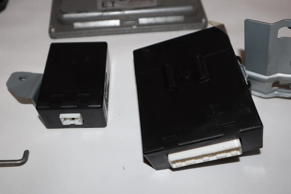 2012 NISSAN ROGUE - ECU BCM KEY LOCK CYLINDER IMMOBILIZER SET - ECU DENTED - Image 3 of 4