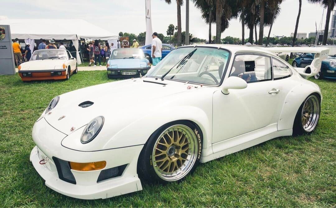 1/18 UT models AUTOart Porsche 911 993 GT2 EVO White w/ Box 1/18 UT models AUTOart Porsche 911 993 GT2 EVO White w/ Box