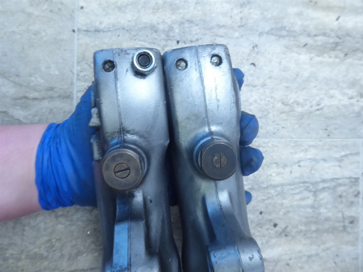 1997 Kawasaki ZX900B Ninja K724) left and right front forks