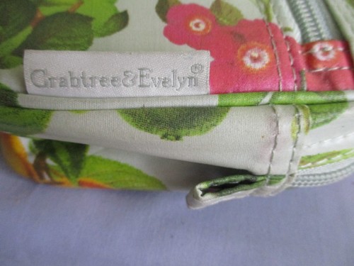 CRABTREE & EVELYN MAKE-UP PURSE FRUIT FLORAL & MULTI COLOURED 13CMX18CMX4.5CM - Picture 2 of 5