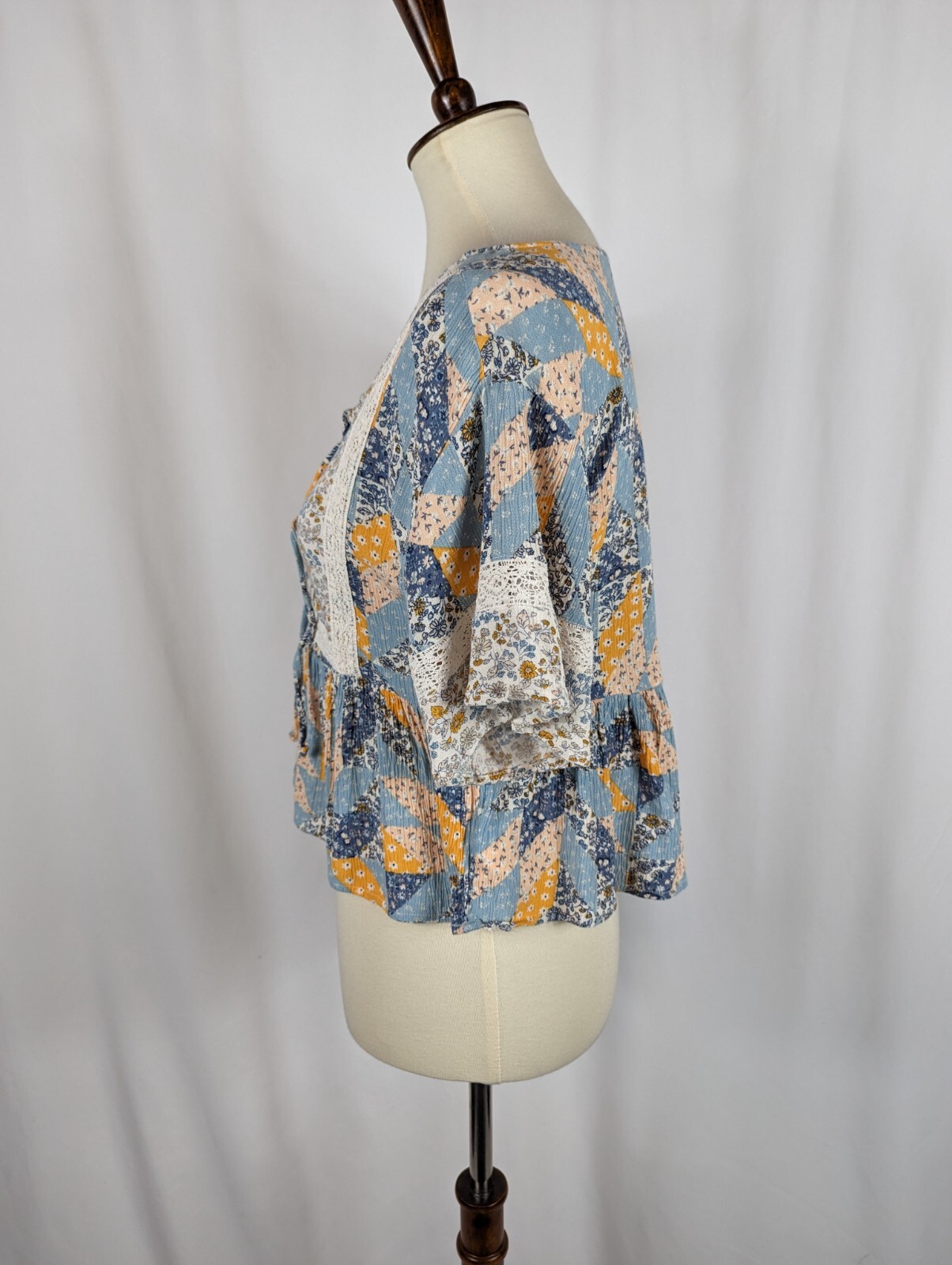 American Eagle Patchwork Cropped Floral Short Sle… - image 2