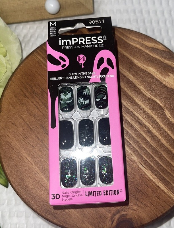 Kiss ImPRESS Glow In The Dark Press-On Manicure 30 Nails - Deja Boo Medium Joker