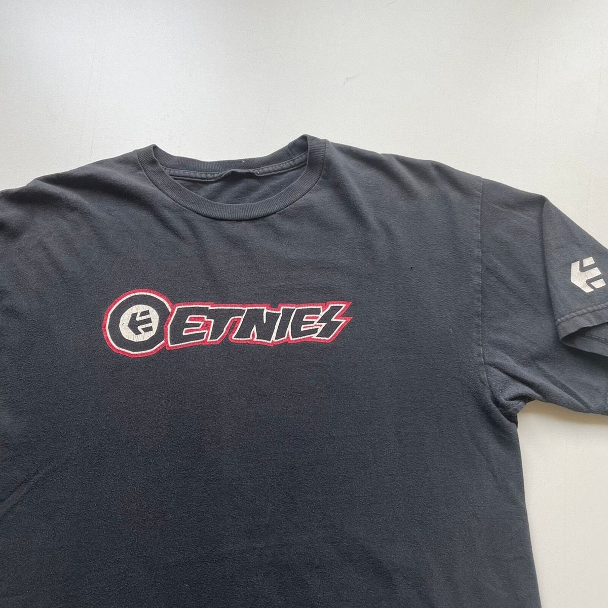 Vintage 2000s Etnies Skateboarding Spell Out Graphic T Shirt