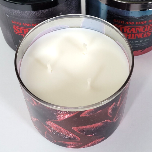 STRANGER THINGS BATH & BODY WORKS CANDELE CAPOVOLTA GIACCA DI PELLE DEMOGORGON - Foto 4 di 14