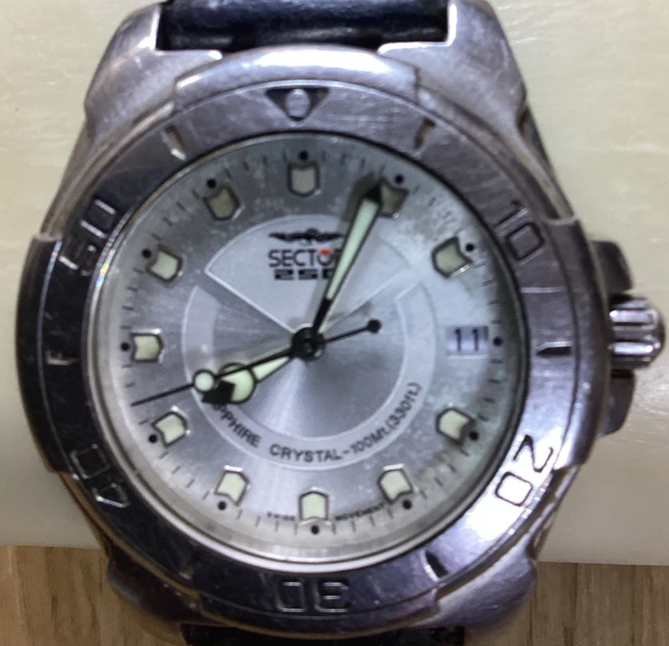 Sector No Limits 250  Divers Watch Quartz 100m Stainless Steel Leather Strap D3 - Image 2 of 4