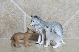 Schleich #42472 Wolf family mother w/ pups puppy mom wild dog animal toy wolves