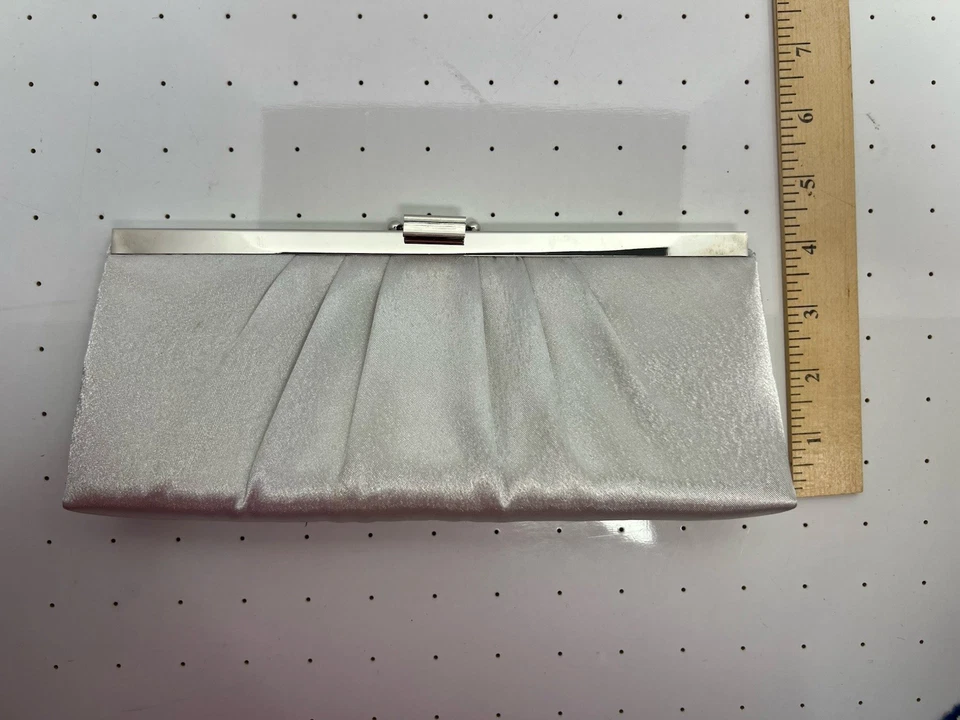 Cartera sin asas vintage satinada plateada con correa de cadena - Bolso formal para boda graduación Foto 2 de 4