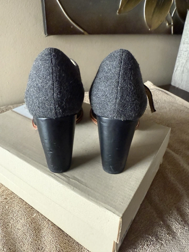 Tacones Mary Jane de cuero y fieltro negros Clarks Collection Foto 3 de 4