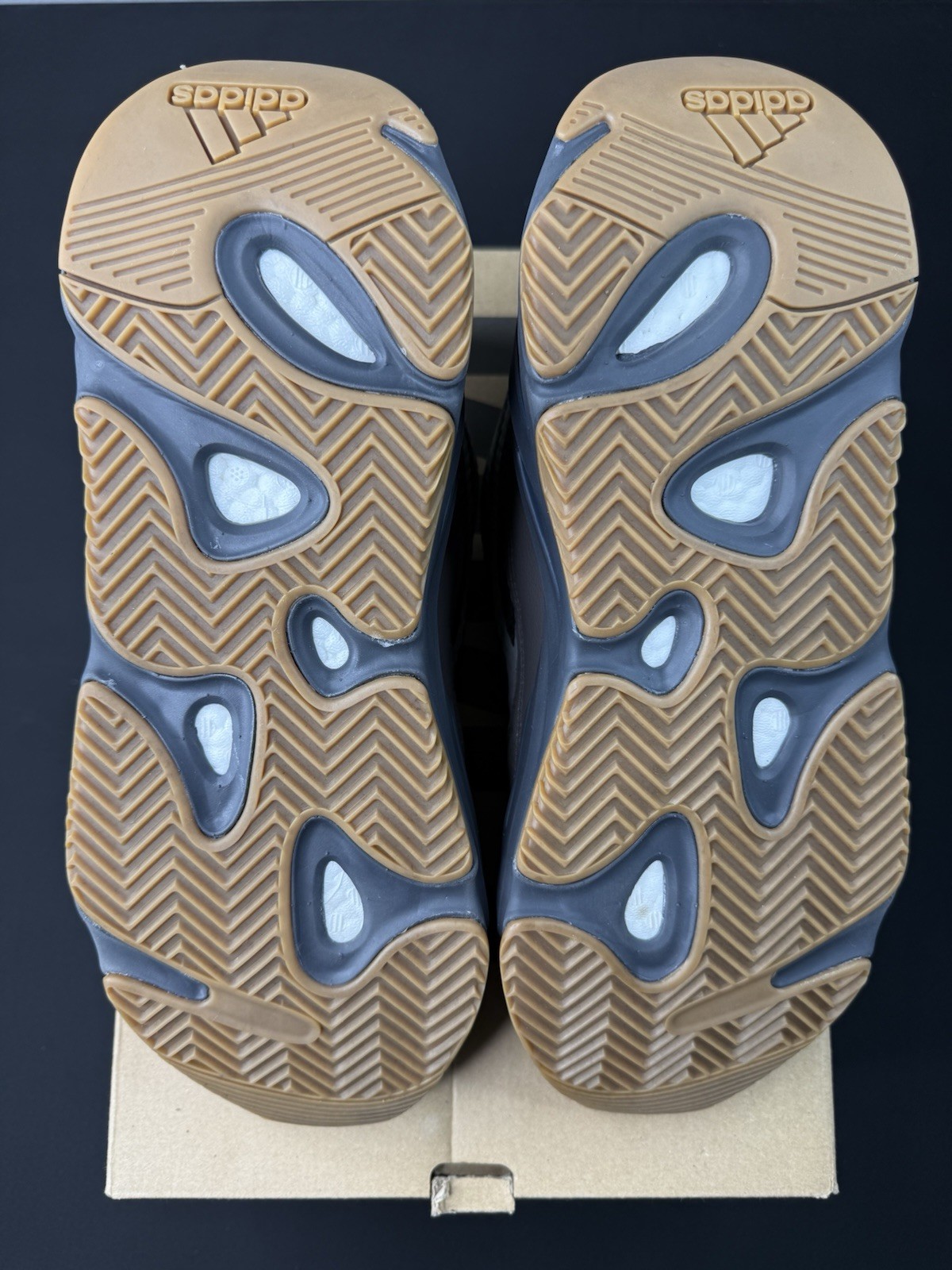 SAOLA Adidas Yeezy Boost 700 V2 "Geode" Taglia: 12M (leggermente indossate)