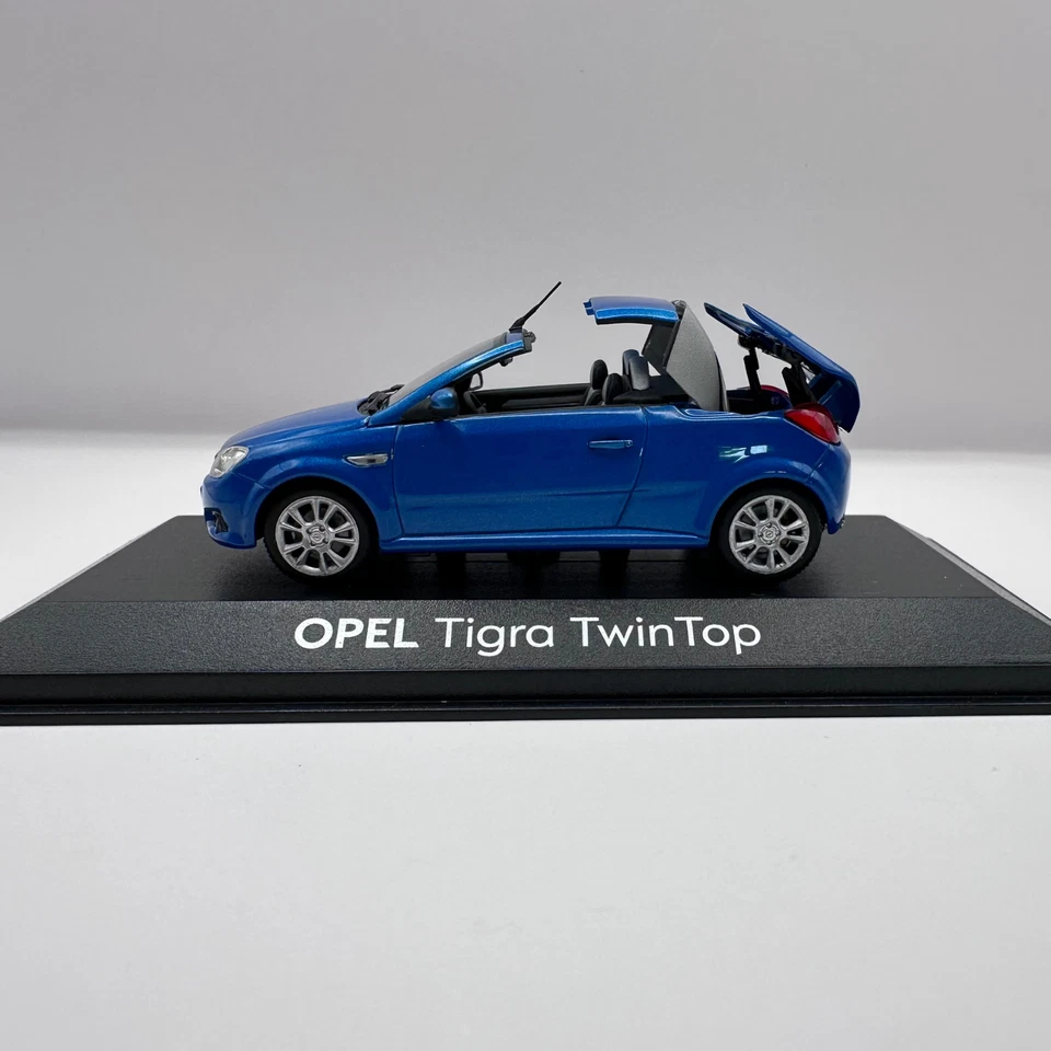 MINICHAMPS OPEL Tigra TwinTop 2007 Model Car 1:43 Blue - Image 2 of 4