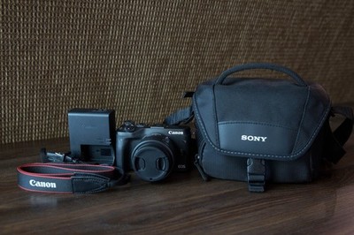 Canon EOS M6 Mirrorless Camera w/ EF-M 15-45mm Lens + Sling Bag