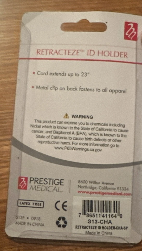 Prestige Medical Retracteze™ Soporte de identificación CNA Corazón en Aqua Sea Foto 2 de 2