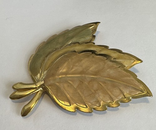Vintage Brooch Gold Tone Enamel 3 Leaf Pin Jewelry Soft Yellow Green 3” - Imagen 3 de 12