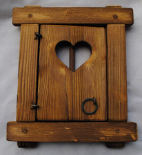 Finestra in legno con grata in ferro battuto - Cuore traforato- Artigianato-B-