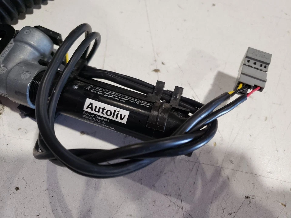 BMW 335i 2012 convertible E93 automático - hebilla del cinturón de seguridad derecho - 07-13 OEM 9177772 Foto 2 de 4