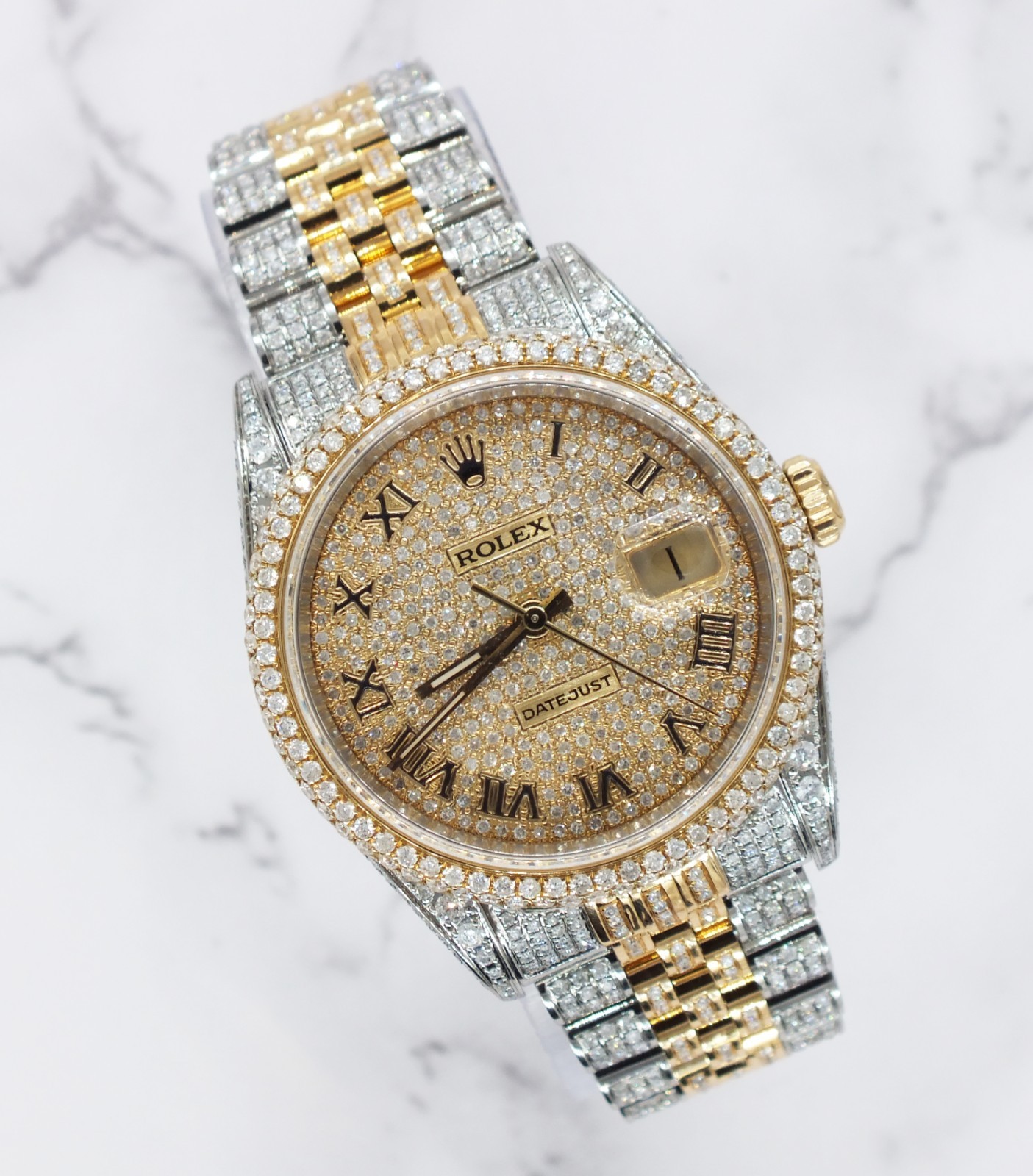 Rolex Datejust with Full Bezel, Shoulders