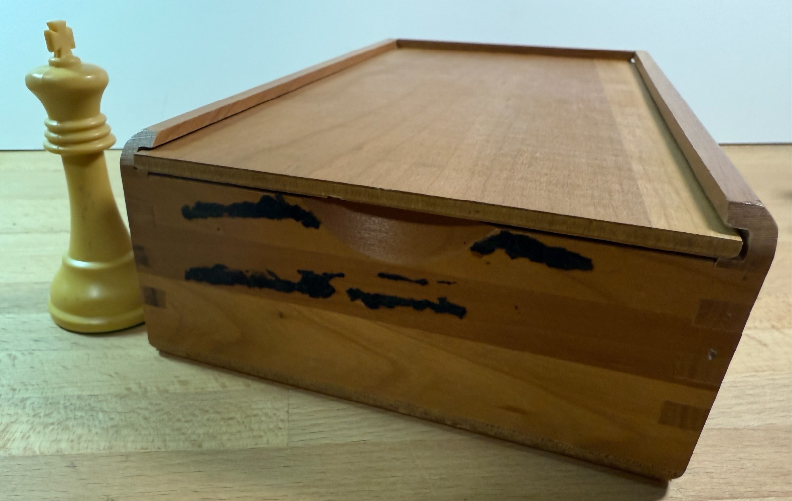 DRUEKE Extra Heavy Chess Piece Butterscotch Black 3 5/8" King Players Choice Box