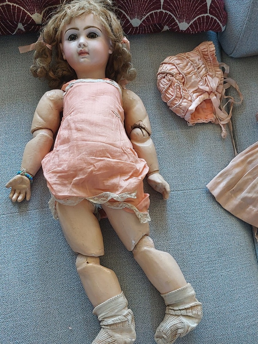 Sold Price: Poupée bébé, JUMEAU T 7, marquée au tampon rouge