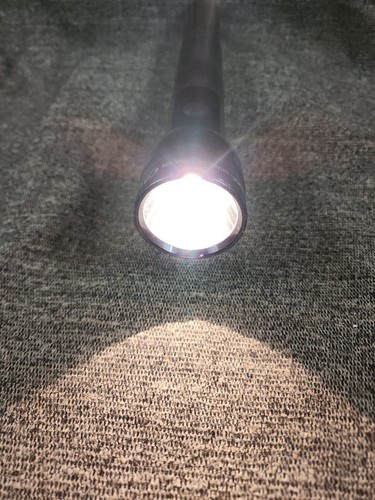 Maglite 15” Xenon ADJUSTABLE Spot/Flood D Cell Water Resistant Flashlight - Picture 4 of 16