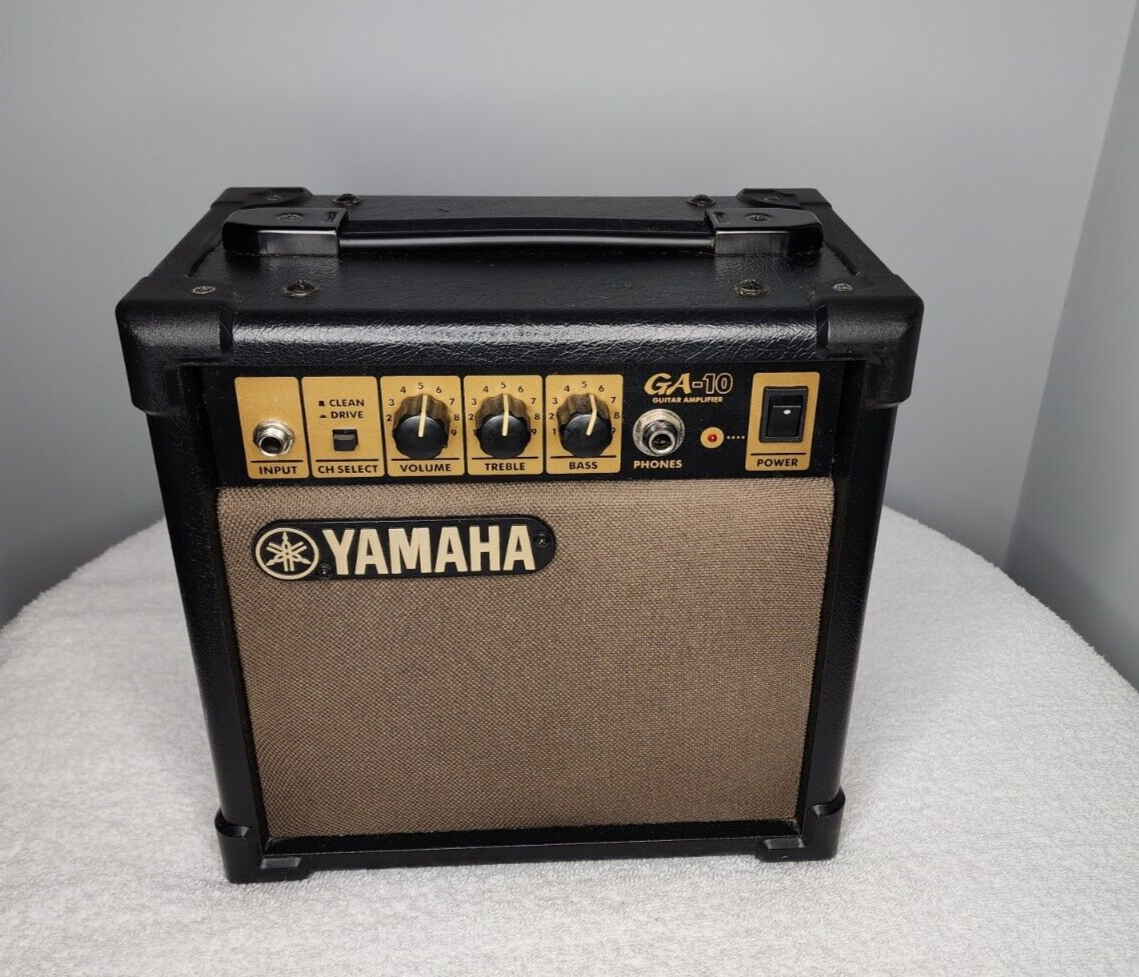 Vtg Yamaha GA-10 Black 10W 120V 60Hz Solid State Portable Vtg Yamaha GA-10 Black 10W 120V 60Hz Solid State Portable