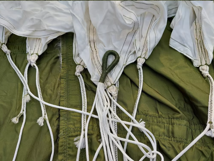 Parachute De Largage Militaire Vintage Diamètre 1,1 M - Pièce