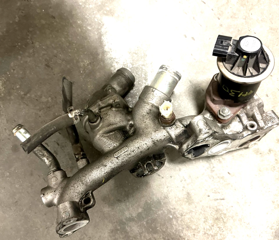 #130 - 2009 HONDA ODYSSEY EX-L ENGINE MOTOR THERMOSTAT HOUSING w/ EGR VALVE OEM+ Foto 4 de 4