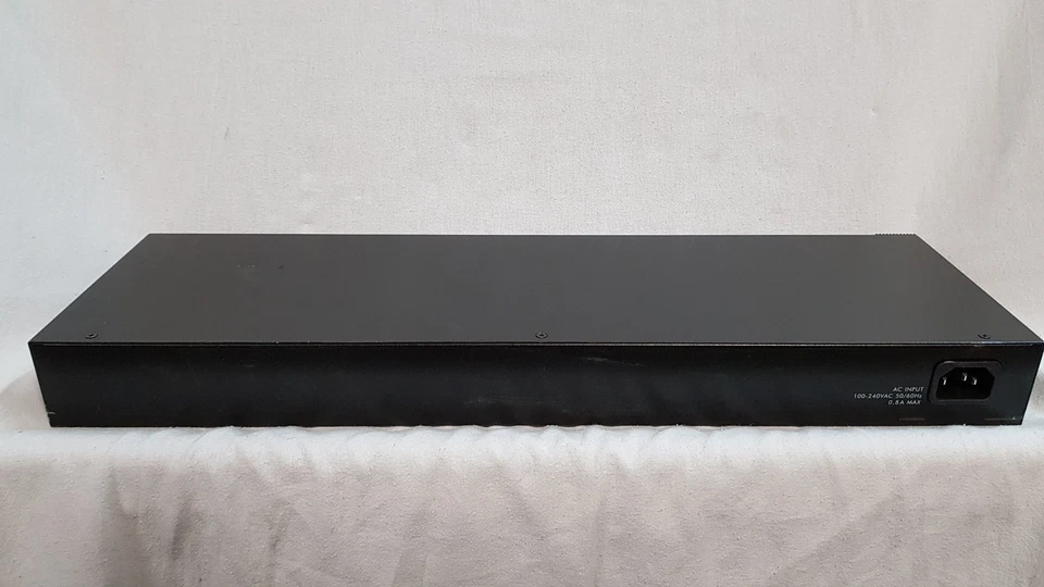 Zyxel es-1528 24 Port 10/100 Ethernet Switch UNIT ONLY - Image 4 of 4