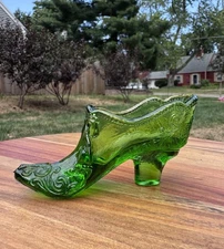 Vintage Mosser Green Art Glass Shoe Slipper w/Scroll Design & Bow 2 1/2"