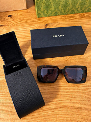 PRADA Damen Sonnenbrille quadratisch schwarz Havanna, getönte Gläser, Etui & Box