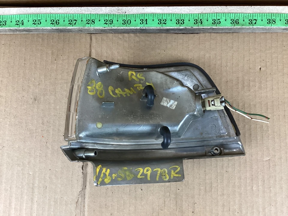 Luz intermitente esquina lado pasajero delantero derecho Toyota Camry 1987-1991 OEM Foto 3 de 4