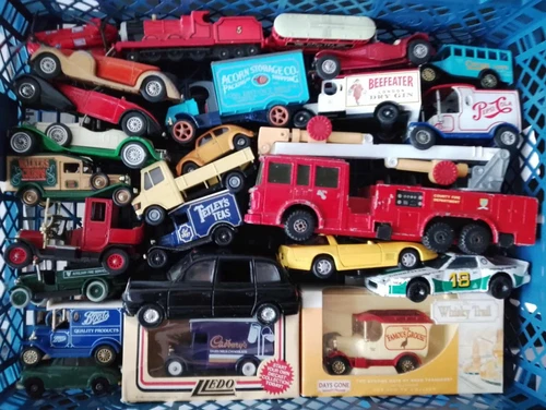 VINTAGE & LATER DIECAST TOY JOB LOT MATCHBOX YESTERYEAR LLEDO etc CARS TRUCK etc