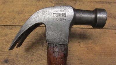 VINTAGE PLUMB 16OZ CLAW HAMMER W ORIGINAL HICKORY HANDLE - VERY NICE - USA