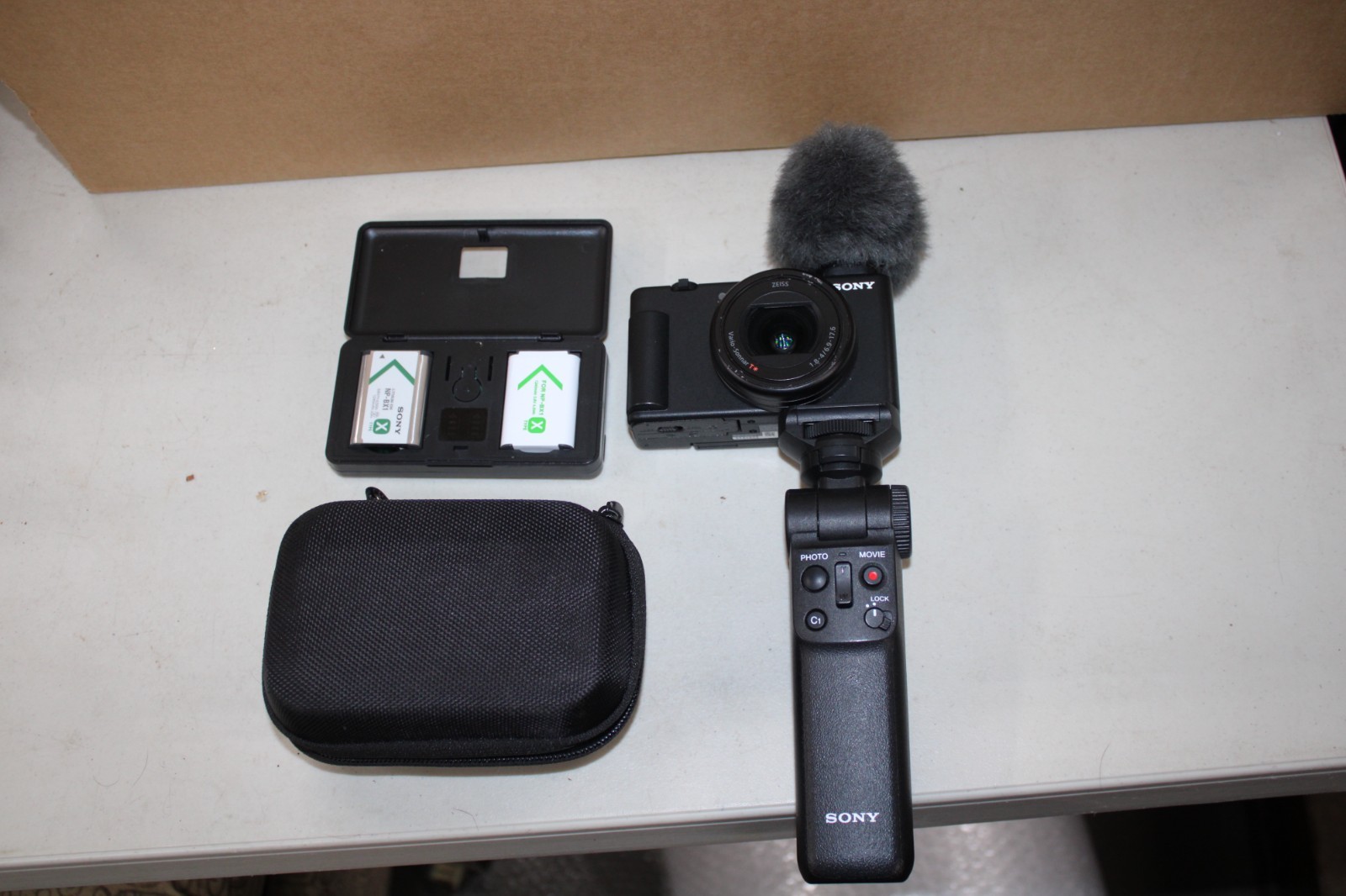 SONY ZV-1M2 VLOG DIGITAL CAMERA 20.1MP W/ MIC-REMOTE COMMANDER-3 BATTERIES