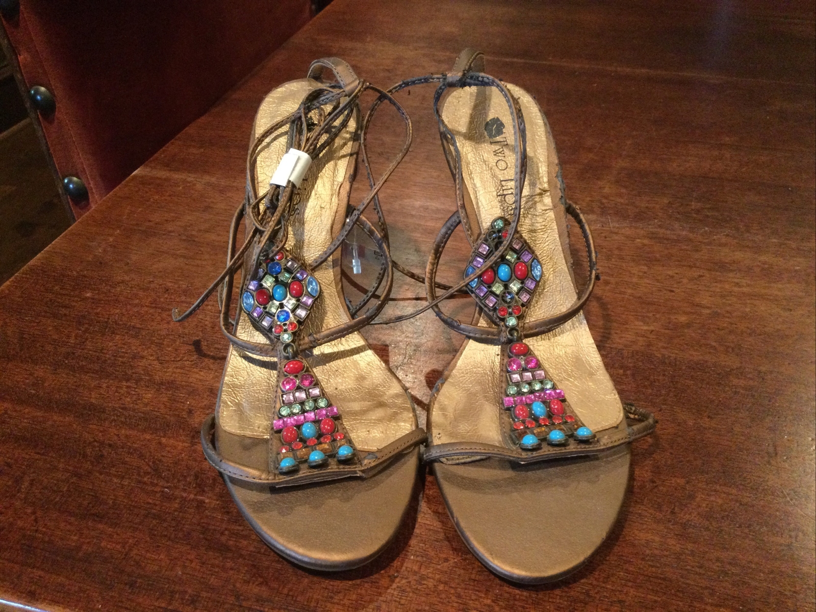 LOTTO Sandali con cinturino sottile due labbra. Pelle bronzo con molti strass. Taglia 8