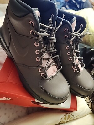 NEW Nike Manoa LTR Boots Shoes BQ5373-200. Brownish / Pink Kids Youth Size 6.5