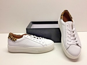 white fashion tennis shoes