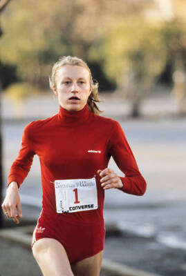 Grete Waitz of Norway runs a kilometer race Los Altos 1981 Old Photo