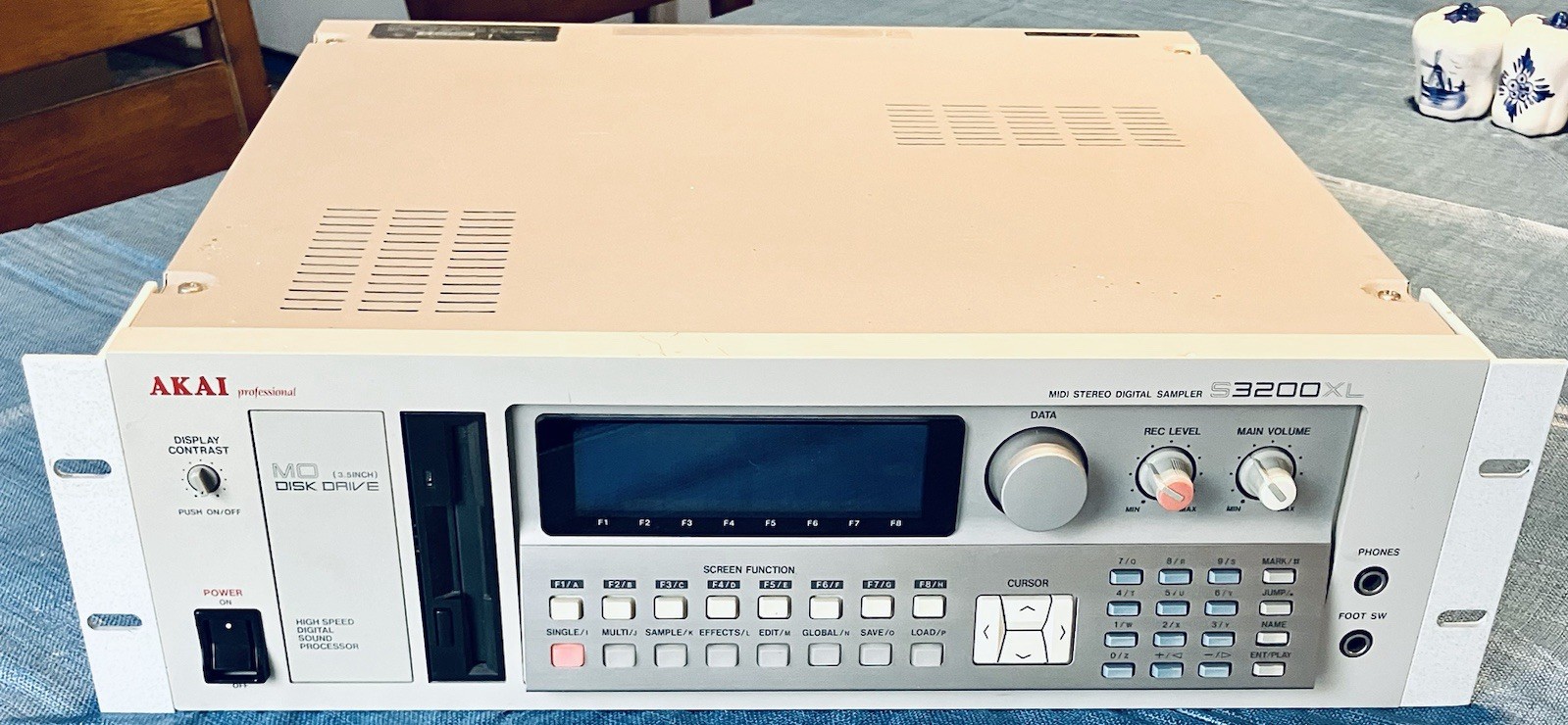 AKAI S3200XL Sampler Rack Synth Module