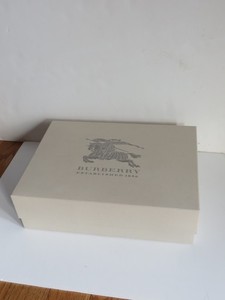 BURBERRY LARGE EMBOSSED SILVER HORSE LOGO GIFT BOX STORAGE BOX with LID & TISSUE